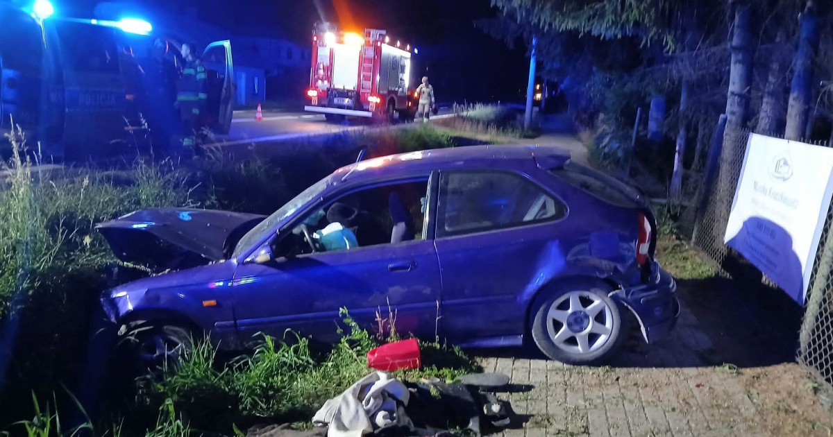 NOWOSIELCE: Wypadek w środku nocy. Jedna osoba poszkodowana [ZDJĘCIA]