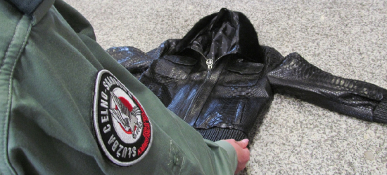 Futro z ocelota i wyroby ze skóry pytonów zatrzymane na granicy [ZDJĘCIA]