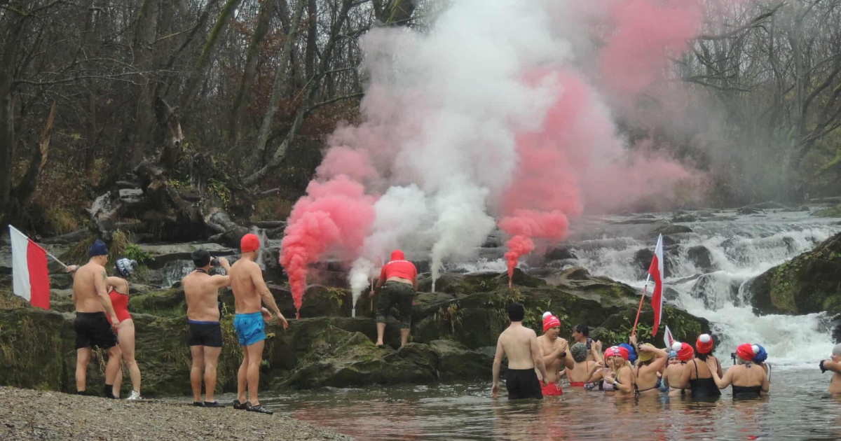 Bieszczadzkie Morsy rozpoczęły sezon. „Ciepło”! [ZDJĘCIA]