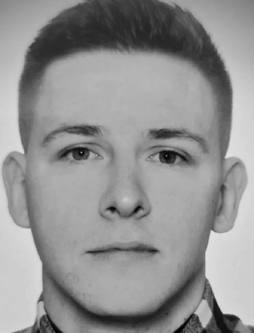 „W hołdzie dla Kolegi. Cześć Jego pamięci!”. Cała Polska Policja żegna tragicznie zmarłego sierż. Natana Sieronia