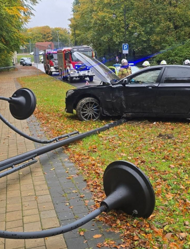 POLAŃCZYK: Groźna kolizja! Auto ścięło latarnię (ZDJĘCIA)