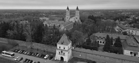 PILNE! Atak nożownika w jarosławskim Klasztorze! Nie żyje jeden z zaatakowanych księży