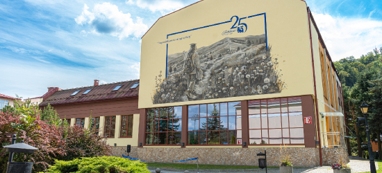 SANOK. Uczelnia Państwowa świętuje 25-lecie. Jubileusz i wyjątkowy mural [ZDJĘCIA]