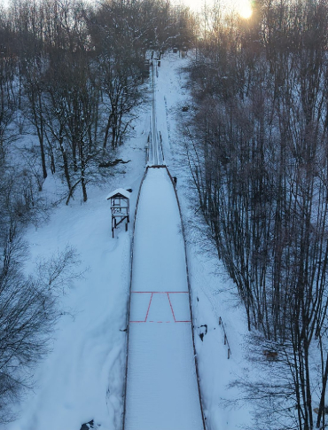 Trening skoczków w Strachocinie. Widowiskowe próby pod Sanokiem [VIDEO, ZDJĘCIA]