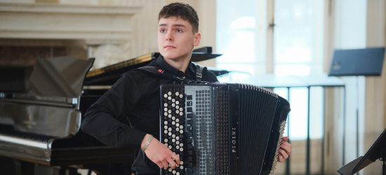 WARSZAWA: Mateusz Neckar zachwycił publiczność w Łazienkach Królewskich