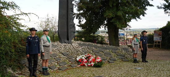 SANOK: 86. rocznica napaści ZSRR na Polskę. Upamiętnienie ofiar sowieckiej agresji [ZDJĘCIA]