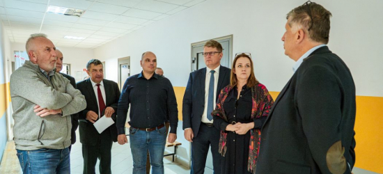 Komisja Oświaty, Sportu i Rynku Pracy rozpoczęła wizyty w szkołach Powiatu Sanockiego [ZDJĘCIA]