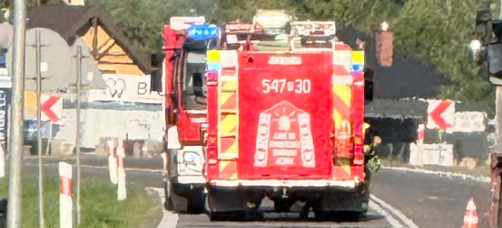 PILNE. Dachowanie auta w Sanoczku. Trzy osoby poszkodowane [VIDEO, ZDJĘCIA]