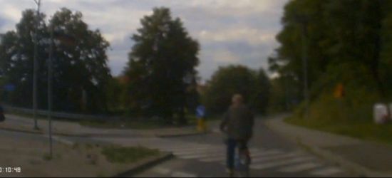 NADESŁANE / SANOK: Lekkomyślny rowerzysta. Tak nie wolno! (VIDEO)