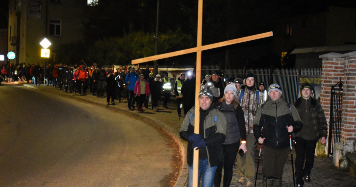 SANOK: Ponad 60 km w milczeniu i mroku. Ruszają zapisy na Ekstremalną Drogę Krzyżową [LISTA TRAS]