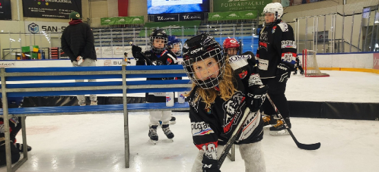 Turniej Mini Hokeja w Arenie Sanok. Sportowe emocje i radość młodych zawodników [ZDJĘCIA]