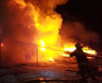 Pogranicznicy po służbie ratowali dobytek z płonącego budynku (FILM, ZDJĘCIE)