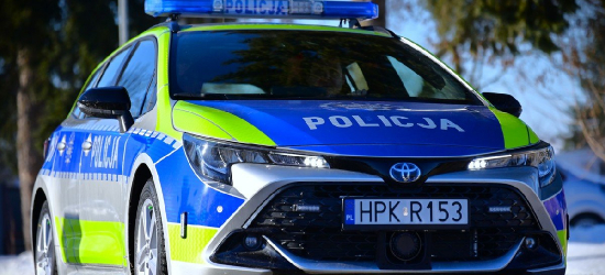 BIESZCZADY: Mężczyna zasłabł za kierownicą. Pomogli policjanci