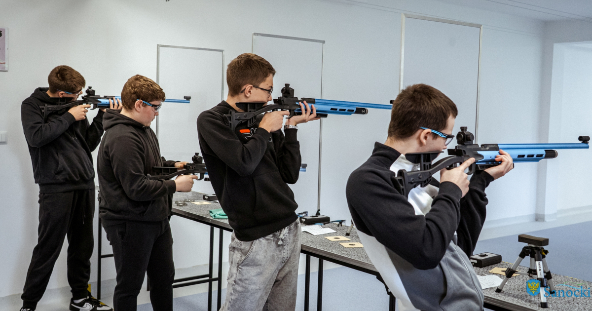 Celne oko, sportowy duch. I Międzyszkolne Zawody Strzeleckie w ZS2 w Sanoku [ZDJĘCIA]