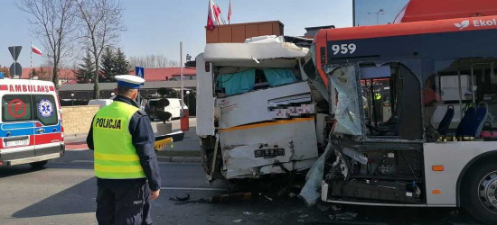 PODKARPACIE. Zderzenie dwóch autobusów. 22 osoby ranne! (ZDJĘCIA)