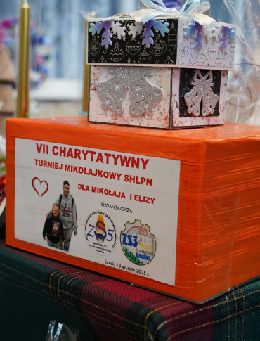 Sport, pomoc i wielkie serca. Za nami VII Charytatywny Turniej Mikołajkowy SHLPN w Sanoku [VIDEO, ZDJĘCIA]