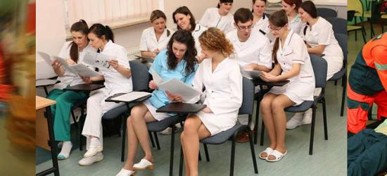PWSZ SANOK: 60 przyszłych pielęgniarek oraz 54 ratowników medycznych rozpoczęło kształcenie w sanockiej uczelni