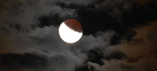AKTUALIZACJA: Zaćmienie Księżyca w Waszych obiektywach! Piękne zjawisko (FOTO)