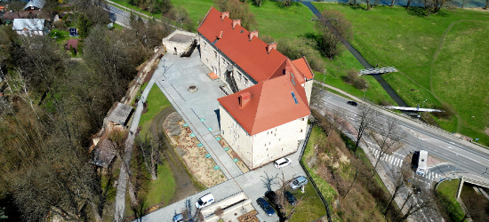 SANOK: Krajowy Trening Reagowania na dziedzińcu Zamku Królewskiego
