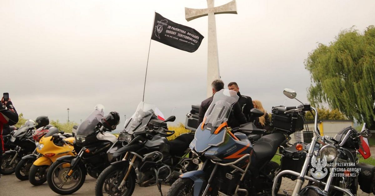 Motocyklowy hołd dla bohaterów. Żołnierze 20 PBOT w Rajdzie Weterana