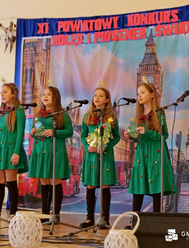 KOSTAROWCE: XI Powiatowy Konkurs Angielskich Kolęd i Piosenek Świątecznych [ZDJĘCIA]
