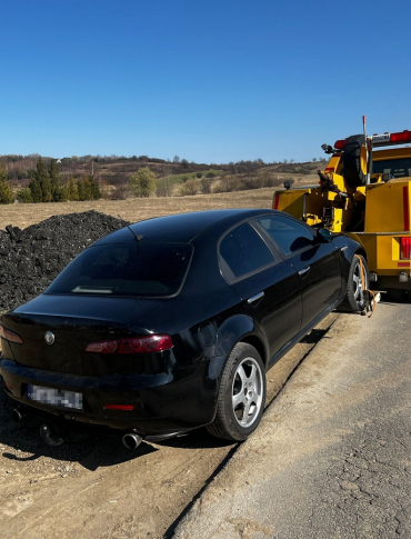 Pędził 156 km/h, miał ponad 2 promile. 24-latek wiózł 13-letniego brata