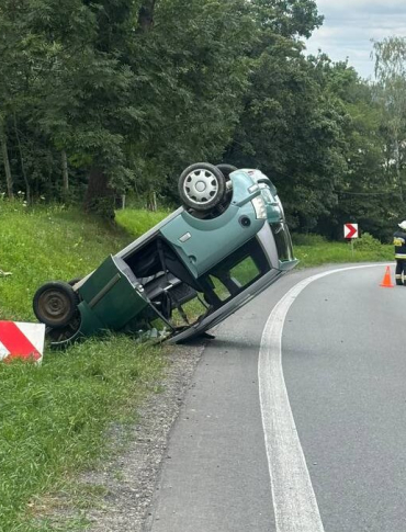 Dachowanie samochodu w Kołaczycach. Kierująca stanie przed sądem