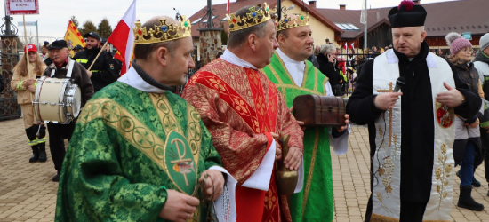 Orszak Trzech Króli w Polańczyku. „Kłaniajcie się królowie” (VIDEO)