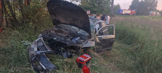 Groźne dachowanie samochodu w Golcowej. Jedna osoba poszkodowana [ZDJĘCIA]