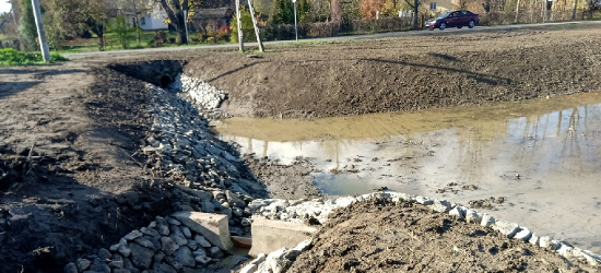 Zatrzymać wodę. Renowacja zbiornika wodnego w Markowcach (FOTO)