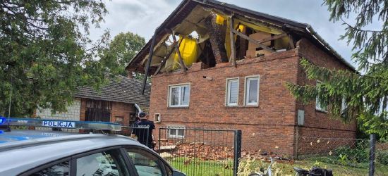 Podkarpaccy policjanci po przejściu burz. Ewakuacja obozów harcerskich i wsparcie mieszkańców (ZDJĘCIA)