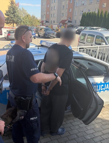 Znieważali, poniżali i bili, a nagranie opublikowali w sieci. Młodzi mężczyźni odpowiedzą za znęcanie! (ZDJĘCIA)