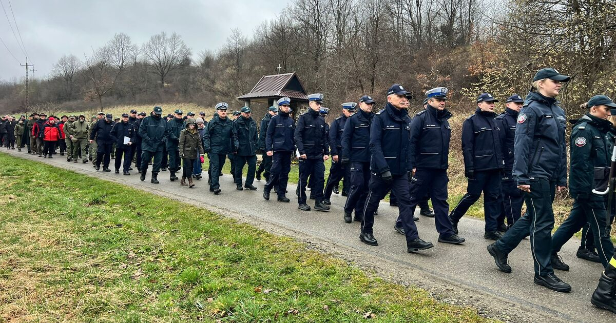 Tradycyjna Droga Krzyżowa służb mundurowych w Zwierzyniu [ZDJĘCIA]