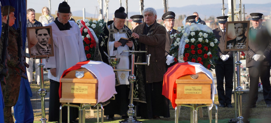 Bohaterowie odnalezieni po latach. Ppor. Edmund Sawczyn i Edward Czekański spoczęli w poświęconej ziemi [ZDJĘCIA]
