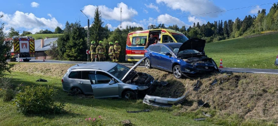 Groźny wypadek w Stefkowej. Trzy osoby trafiły do szpitala [ZDJĘCIA]