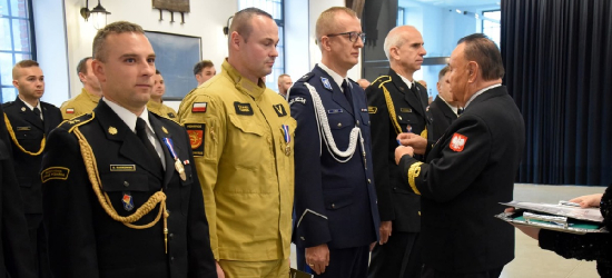 BIESZCZADY: Służby mundurowe wspólnie uczciły 107. rocznicę odzyskania niepodległości [ZDJĘCIA]