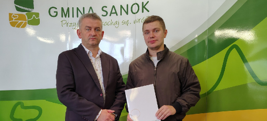 GMINA SANOK: Umowa podpisana. Rusza remont Wiejskiego Domu Kultury w Strachocinie