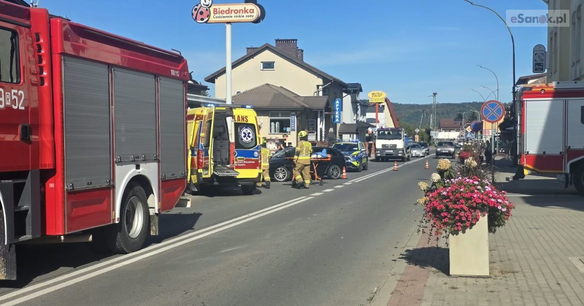 PILNE! Wypadek w Zagórzu! Cofające auto potrąciło 88-letnią pieszą [ZDJĘCIA]