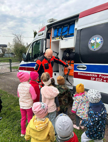 ZAGÓRZ: Bieszczadzcy ratownicy medyczni z wizytą u przedszkolaków. Zobacz zdjęcia!