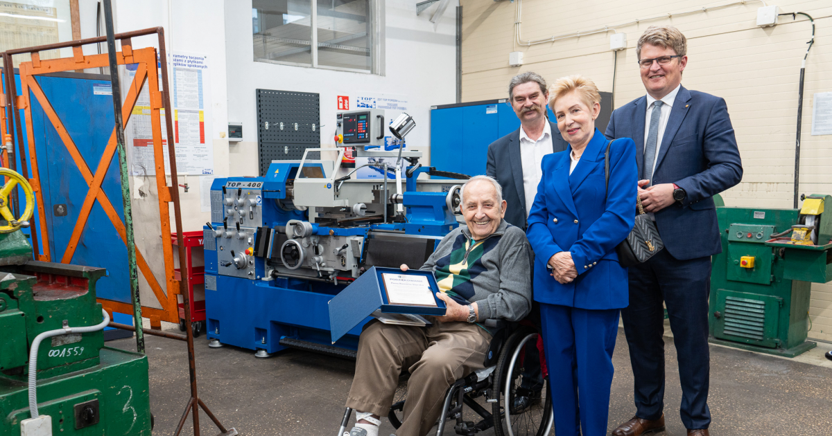 Absolwent „Mechanika” podarował sprzęt wart 416 tys. zł [ZDJĘCIA]