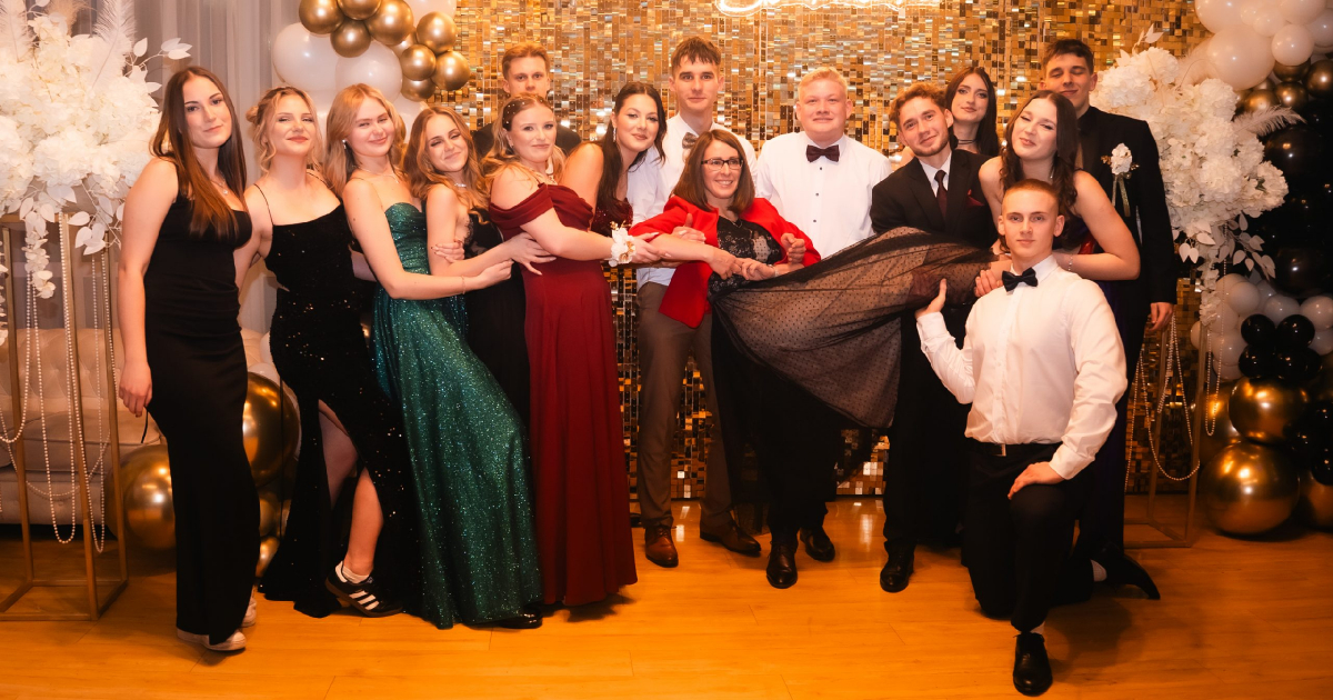 Wyjątkowa noc maturzystów „Ekonomika”. Studniówka 2026 Zespołu Szkół nr 1 w Sanoku [ZDJĘCIA]