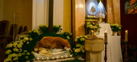 SANOK: Liturgiczna tradycja Bożego Grobu w parafii pw. Narodzenia NMP (ZDJĘCIA)