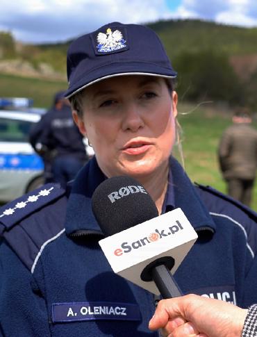 TRAGEDIA W PŁONNEJ. „Policjanci są uzbrojeni, muszą zapewnić bezpieczeństwo służbom” [NOWE FAKTY, VIDEO]