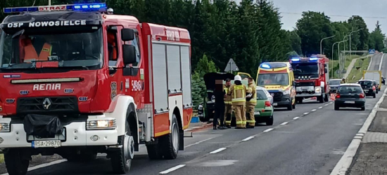 Zderzenie dwóch pojazdów w Nowosielcach. Jedna osoba trafiła do szpitala (ZDJĘCIA)