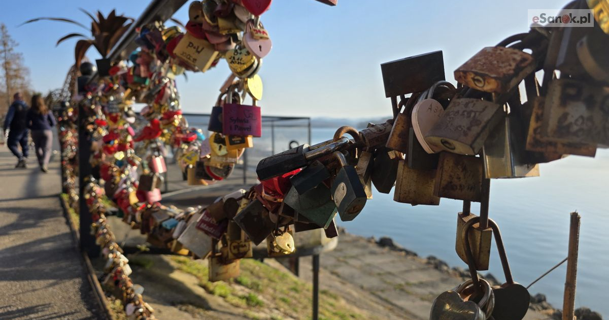 „Zatrzymaj mnie w swoim sercu…” Magiczne miejsce w Solinie przyciąga pary z całej Polski [VIDEO, ZDJĘCIA]