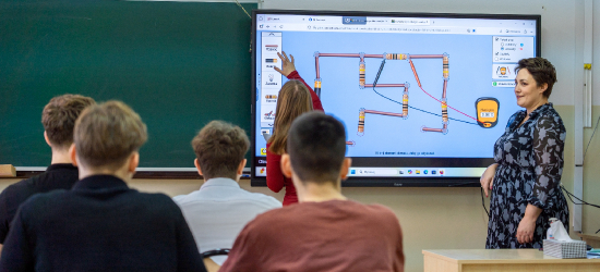 Nowe wyposażenie dydaktyczne w sanockich liceach [ZDJĘCIA]