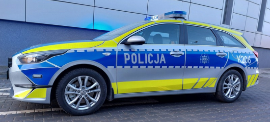 Chwile grozy w Krośnie. 2,5-latka uwięziona w samochodzie, policjanci ruszyli na ratunek!