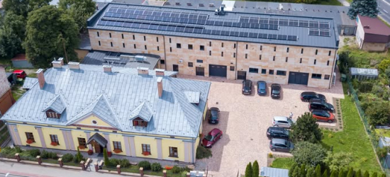 Muzeum Budownictwa Ludowego w Sanoku z instalacją fotowoltaiczną