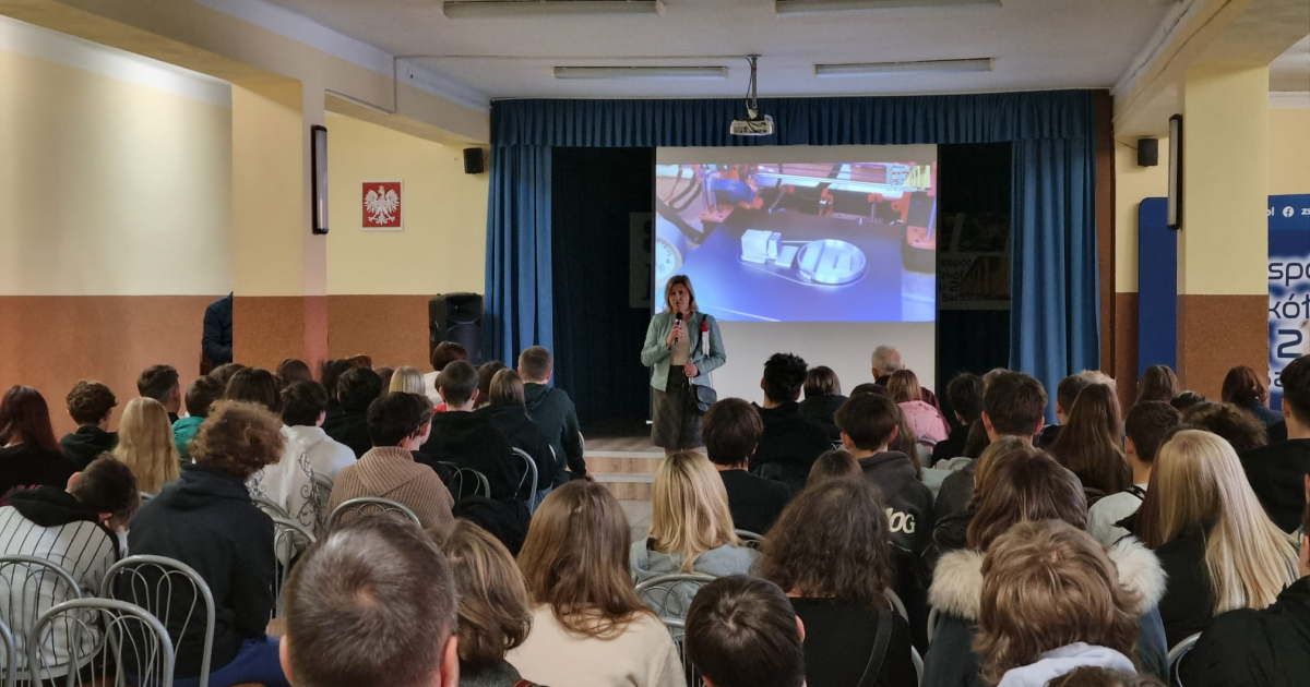 Dni Otwarte w ZS2 w Sanoku. Ósmoklasiści odkrywali „Mechanika od środka” [ZDJĘCIA]