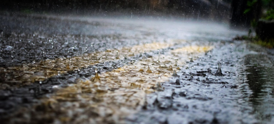 Uwaga! Na drogach jest ślisko. Policja apeluje o ostrożność